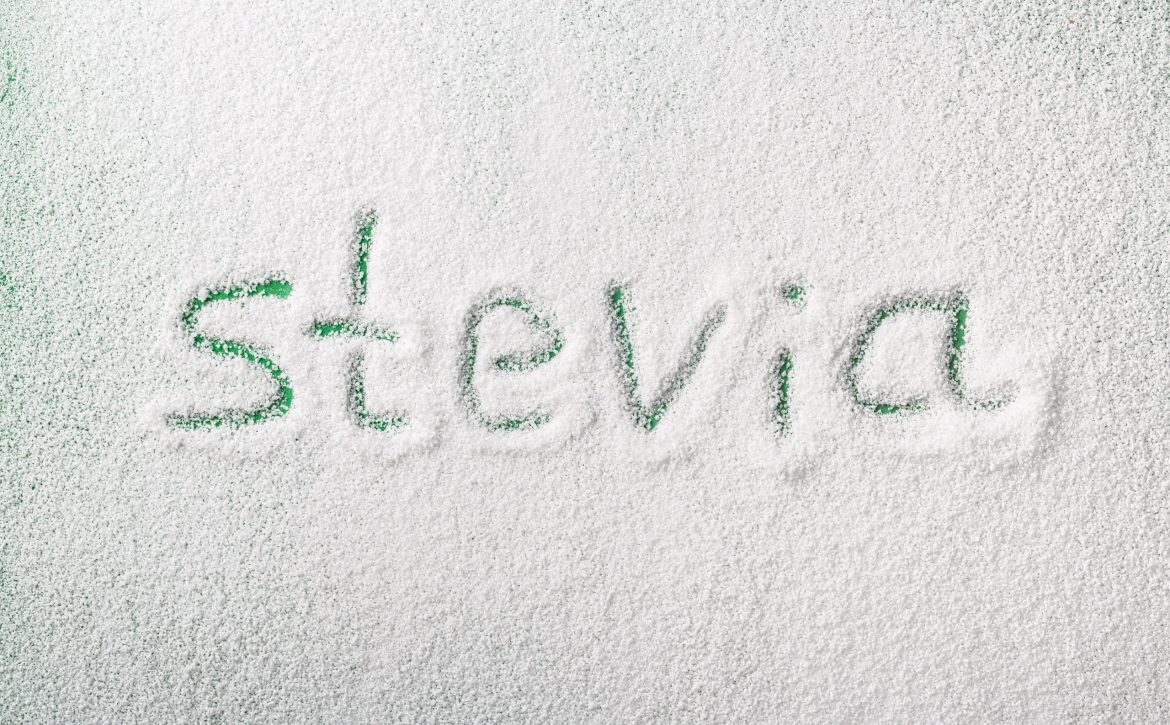 Scattered organic stevia powder sweetener with lettering